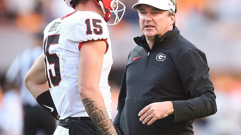 Georgia head coach Kirby Smart talks with Georgia quarterback Carson Beck (15) during a football game between Tennessee and Georgia at Neyland Stadium in Knoxville, Tenn., on Saturday, Nov. 18, 2023.