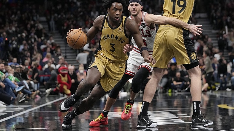 Nov 24, 2023; Toronto, Ontario, CAN; Toronto Raptors forward O.G. Anunoby (3) drives to the basket as Chicago Bulls guard Alex Caruso (6) pursues during the first half at Scotiabank Arena. Mandatory Credit: John E. Sokolowski-USA TODAY Sports