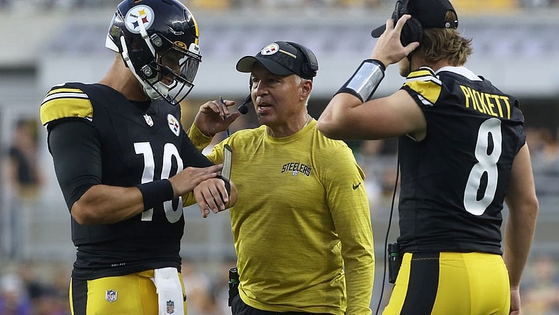 Aug 19, 2023; Pittsburgh, Pennsylvania, USA;  Pittsburgh Steelers quarterbacks Mitch Trubisky (10) and Kenny Pickett (8) talk with quarterbacks coach Mike Sullivan (middle) against the Buffalo Bills during the second quarter at Acrisure Stadium. Mandatory Credit: Charles LeClaire-USA TODAY Sports
