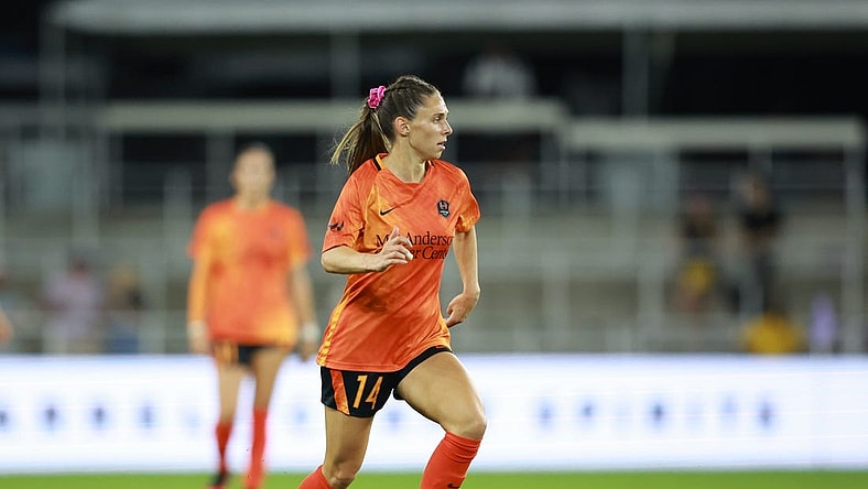 Sep 15, 2023; Louisville, Kentucky, USA;  Houston Dash midfielder Marisa Viggiano (14) during the second half against Racing Louisville FC at Lynn Family Stadium. Mandatory Credit: EM Dash-USA TODAY Sports