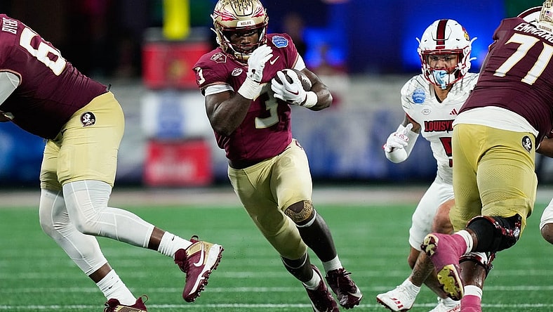 Dec 2, 2023; Charlotte, NC, USA; Florida State Seminoles running back Trey Benson (3) runs the ball against the Louisville Cardinals during the fourth quarter at Bank of America Stadium. Mandatory Credit: Jim Dedmon-USA TODAY Sports