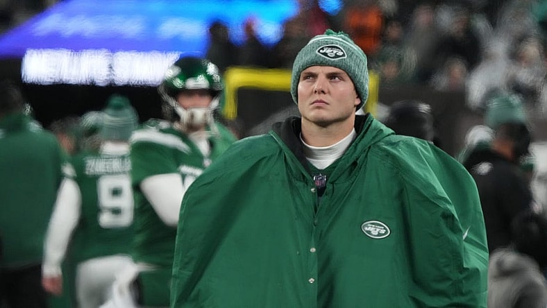 East Rutherford, NJ December 3, 2023 -- Zach Wilson of the Jets on the sidelines, late in the second half. The Atlanta Falcons topped the NY Jets 13-8 at MetLife Stadium on December 3, 2023 in East Rutherford, NJ.