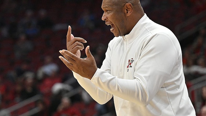 Dec 13, 2023; Louisville, Kentucky, USA; Louisville Cardinals head coach Kenny Payne shouts instructions during the first half against the Arkansas State Red Wolves at KFC Yum! Center. Arkansas State defeated Louisville 75-63. Mandatory Credit: Jamie Rhodes-USA TODAY Sports