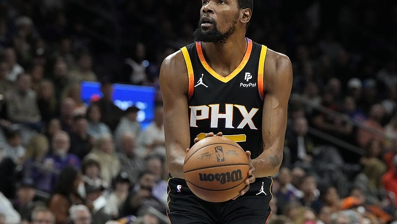 Dec 15, 2023; Phoenix, Arizona, USA; Phoenix Suns forward Kevin Durant (35) shoots a technical foul against the New York Knicks in the first half at Footprint Center. Mandatory Credit: Rick Scuteri-USA TODAY Sports