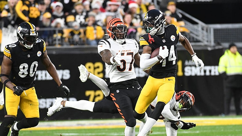 Dec 23, 2023; Pittsburgh, Pennsylvania, USA;  Pittsburgh Steelers wide receiver George Pickens outpaces the Cincinnati Bengals defense for an 86 yard touchdown in the first quarter at Acrisure Stadium. Mandatory Credit: Philip G. Pavely-USA TODAY Sports