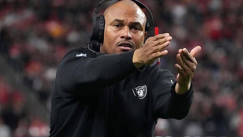 Las Vegas Raiders coach Antonio Pierce