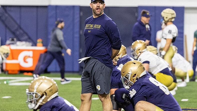 College football: Notre Dame OC to coach Troy