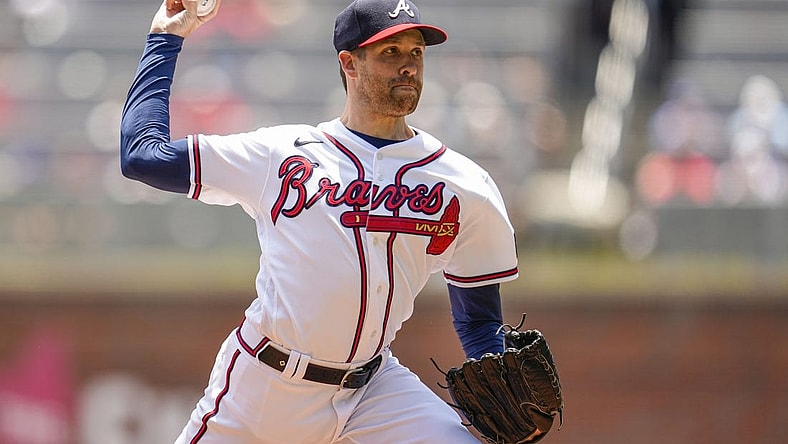 Jul 16, 2023; Cumberland, Georgia, USA; Atlanta Braves relief pitcher Collin McHugh (32) pitches against the Chicago White Sox during the second inning at Truist Park. Mandatory Credit: Dale Zanine-USA TODAY Sports
