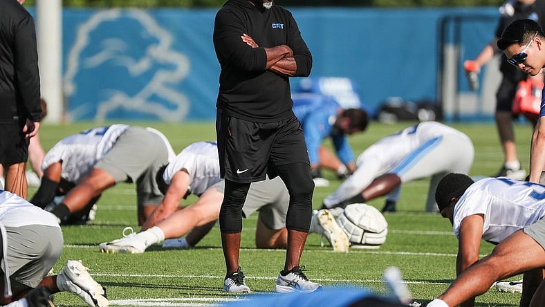 Detroit Lions defensive coordinator Aaron Glenn watches warm up during training camp at the Detroit Lions Headquarters and Training Facility in Allen Park on Sunday, July 23, 2023.