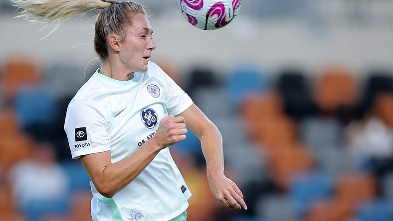Jul 29, 2023; Houston, TX, USA; Racing Louisville FC forward Parker Goins (21) heads the ball against the Houston Dash during the first half at Shell Energy Stadium. Mandatory Credit: Erik Williams-USA TODAY Sports