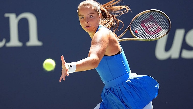 Aug 31, 2023; Flushing, NY, USA; Jodie Burrage of Great Britain hits to Aryna Sabalenka on day four of the 2023 U.S. Open tennis tournament at USTA Billie Jean King National Tennis Center. Mandatory Credit: Danielle Parhizkaran-USA TODAY Sports