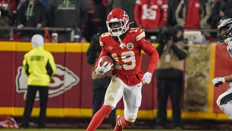 Nov 20, 2023; Kansas City, Missouri, USA; Kansas City Chiefs wide receiver Kadarius Toney (19) returns a kick against the Philadelphia Eagles during the second half at GEHA Field at Arrowhead Stadium. Mandatory Credit: Denny Medley-USA TODAY Sports