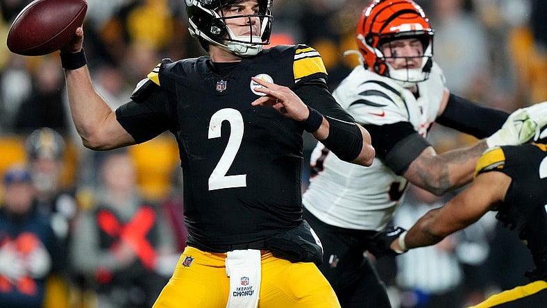 Pittsburgh Steelers quarterback Mason Rudolph (2) throws in the third quarter during a Week 16 NFL football game between the Cincinnati Bengals and the Pittsburgh Steelersl, Saturday, Dec. 23, 2023, at Acrisure Stadium in Pittsburgh, Pa.