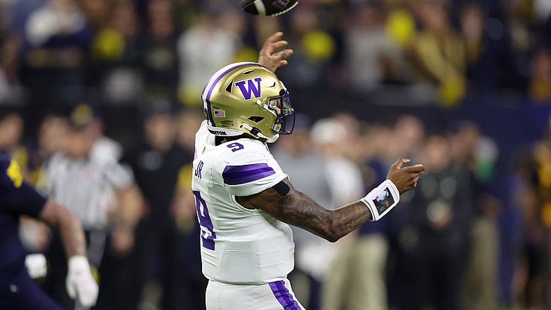 Washington Huskies quarterback Michael Penix Jr