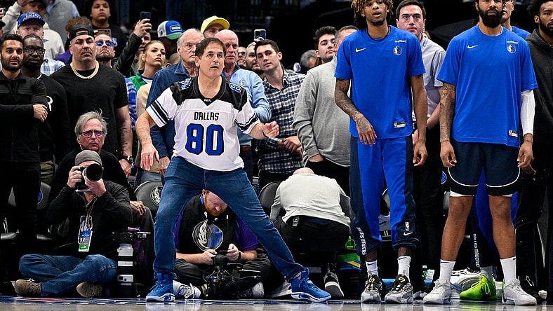 mark cuban: cuban at mavericks game