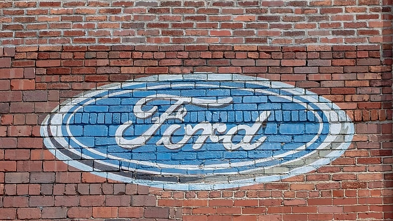 The Ford logo is still emblazoned on the side of 1023 Wheeling Avenue. Once the location of Ken Bender motors, the building now houses Dutch Concepts Furniture store.

Historic 900 1000 Block 8