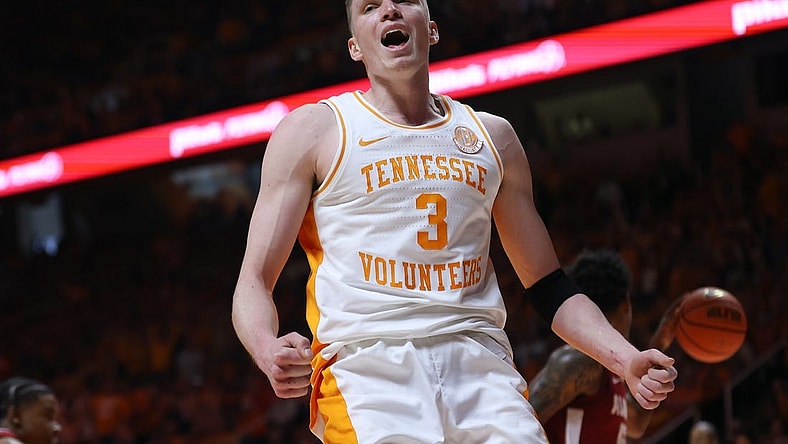 Jan 20, 2024; Knoxville, Tennessee, USA; Tennessee Volunteers guard Dalton Knecht (3) reacts after dunking the ball against the Alabama Crimson Tide during the second half at Thompson-Boling Arena at Food City Center. Mandatory Credit: Randy Sartin-USA TODAY Sports