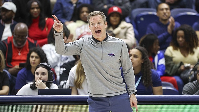 Jan 24, 2024; Houston, Texas, USA; Florida Atlantic Owls head coach Dusty May reacts during the second half against the Rice Owls at Tudor Fieldhouse. Mandatory Credit: Troy Taormina-USA TODAY Sports