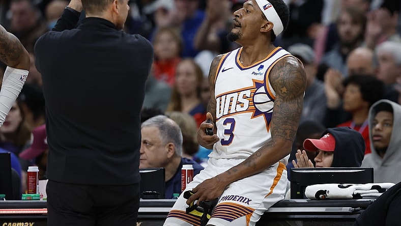 Feb 4, 2024; Washington, District of Columbia, USA; Phoenix Suns head coach Frank Vogel (L) applauds Suns guard Bradley Beal (3) after removing him from the game against the Washington Wizards in the second half at Capital One Arena. Mandatory Credit: Geoff Burke-USA TODAY Sports