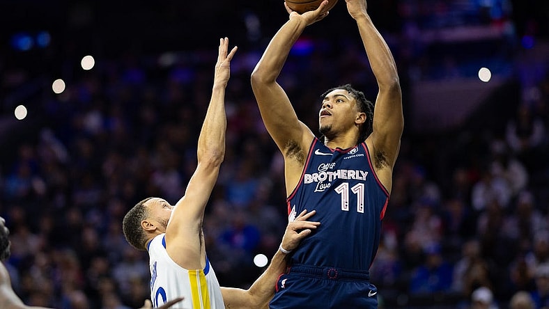 Feb 7, 2024; Philadelphia, Pennsylvania, USA; Philadelphia 76ers guard Jaden Springer (11) scores past Golden State Warriors guard Stephen Curry (30) during the first quarter at Wells Fargo Center. Mandatory Credit: Bill Streicher-USA TODAY Sports
