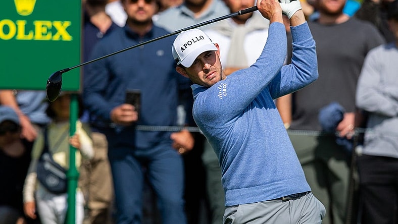 Feb 15, 2024; Pacific Palisades, California, USA; Patrick Cantlay plays on the tenth hole during the first round of The Genesis Invitational golf tournament. Mandatory Credit: Jason Parkhurst-USA TODAY Sports