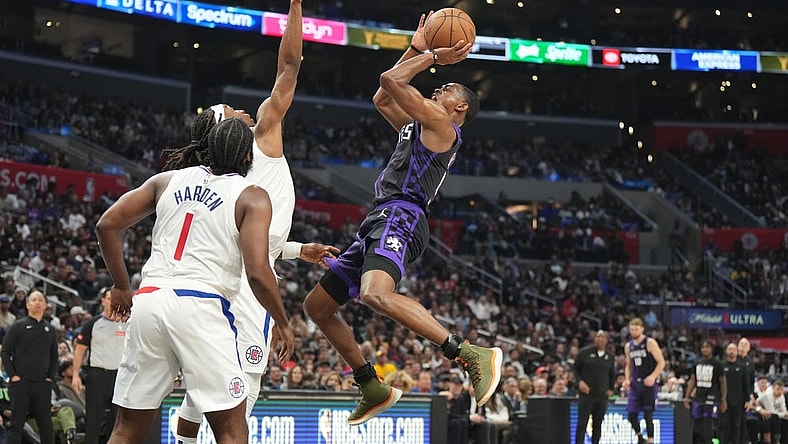 Feb 25, 2024; Los Angeles, California, USA; Sacramento Kings guard De'Aaron Fox (5) shoots the ball against LA Clippers guard Terance Mann (14) in the second half at Crypto.com Arena. Mandatory Credit: Kirby Lee-USA TODAY Sports