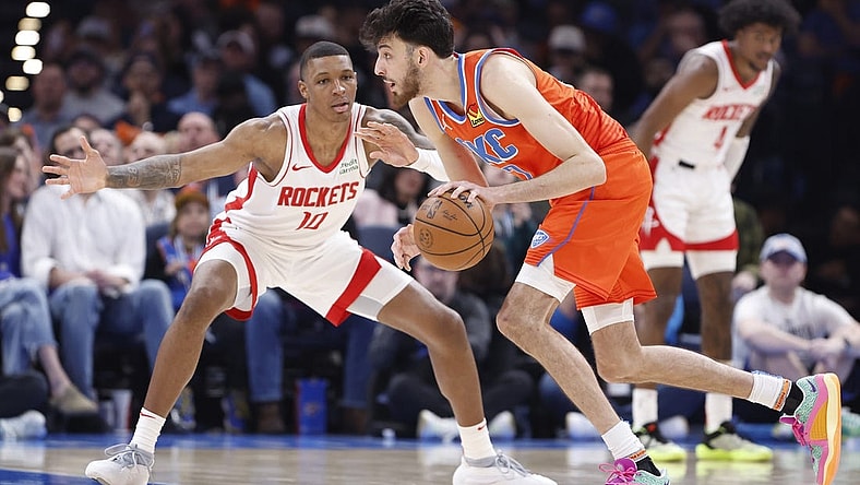 Feb 27, 2024; Oklahoma City, Oklahoma, USA; Oklahoma City Thunder forward Chet Holmgren (7) moves the ball as Houston Rockets forward Jabari Smith Jr. (10) defends during the second half at Paycom Center. Mandatory Credit: Alonzo Adams-USA TODAY Sports