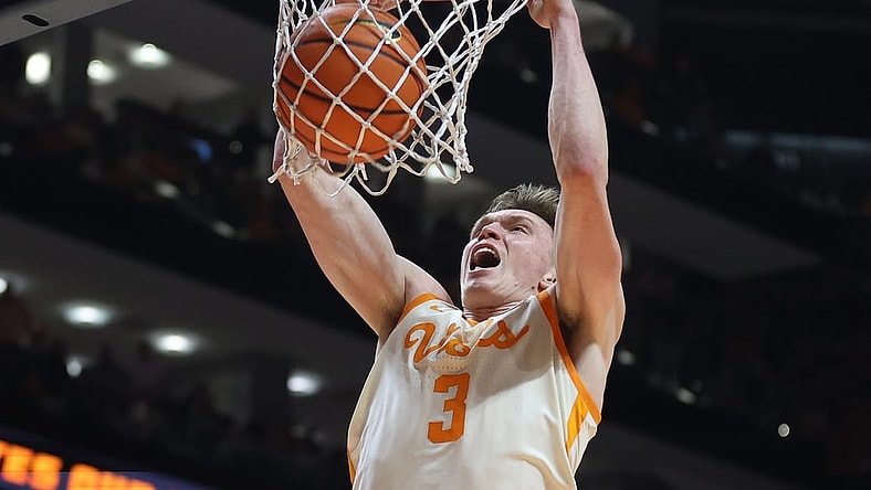 Feb 28, 2024; Knoxville, Tennessee, USA; Tennessee Volunteers guard Dalton Knecht (3) dunks the ball against the Auburn Tigers during the second half at Thompson-Boling Arena at Food City Center. Mandatory Credit: Randy Sartin-USA TODAY Sports