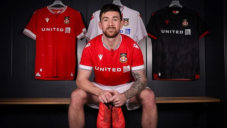 Jack Marriott signs with Wrexham.