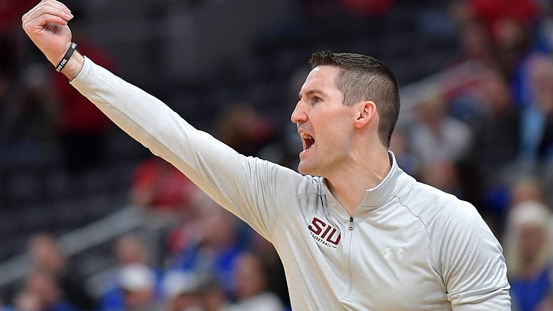 Mar 4, 2023; St. Louis, MO, USA;  Southern Illinois Salukis head coach Bryan Mullins directs his players during the second half against the Drake Bulldogs at Enterprise Center. Mandatory Credit: Ron Johnson-USA TODAY Sports