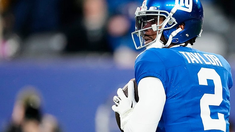 New York Giants quarterback Tyrod Taylor (2) looks for an open teammate, Sunday, January 7, 2024.