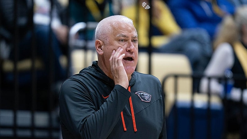 February 22, 2024; Berkeley, California, USA; Oregon State Beavers head coach Wayne Tinkle during the first half against the California Golden Bears at Haas Pavilion. Mandatory Credit: Kyle Terada-USA TODAY Sports