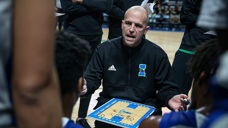 TAMUCC's Head Coach, Steve Lutz goes over strategy with the team during a timeout. Houston Baptist University Huskies defeated Texas A&M University-Corpus Christi Islanders, 77-71, on Saturday, Jan. 22, 2022, at the American Bank Center in Corpus Christi, Texas.