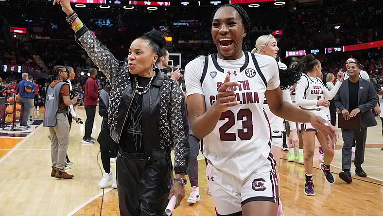 undefeated national champions in women's college basketball