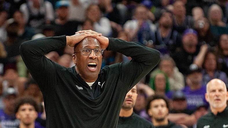 Sacramento Kings coach Mike Brown, Mike Brown contract