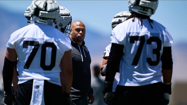 Las Vegas Raiders offensive line Antonio Pierce