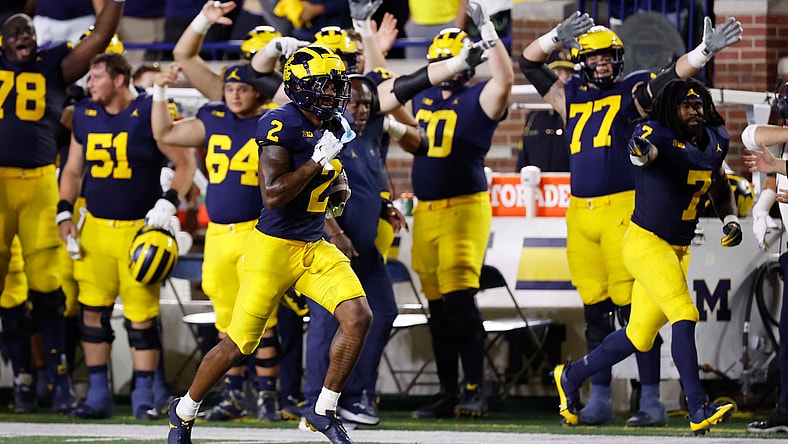 longest winning streak in college football