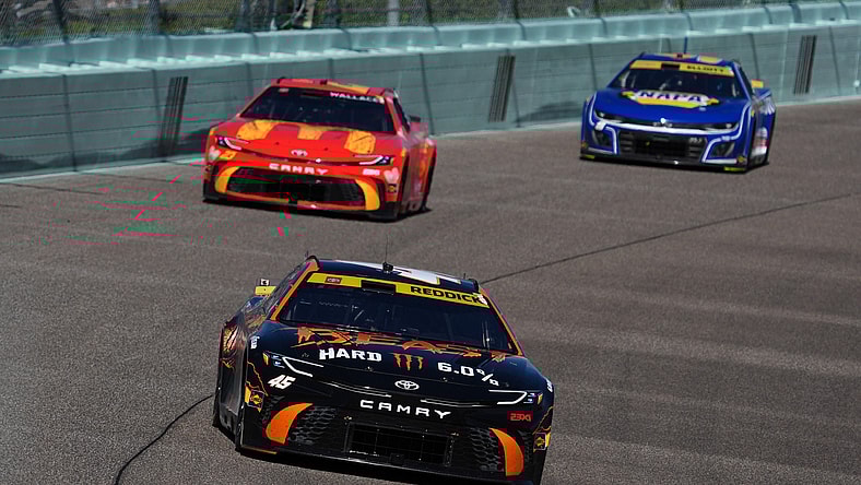 NASCAR: Straight Talk Wireless 400