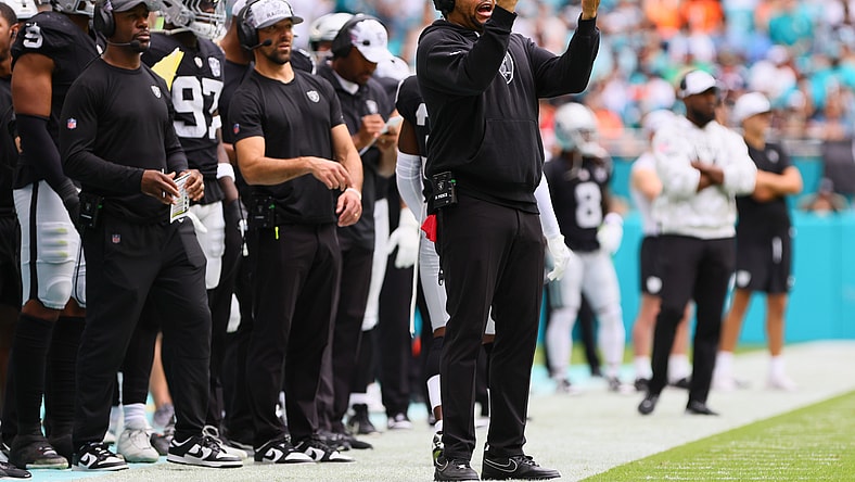 Las Vegas Raiders coach Antonio Pierce