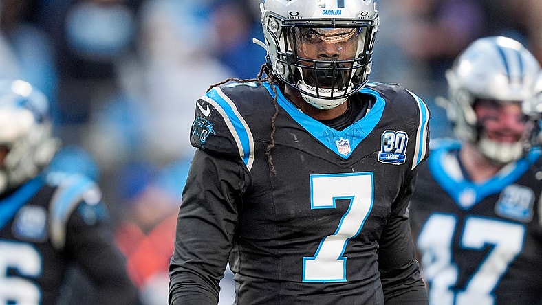 Carolina Panthers, Jadeveon Clowney