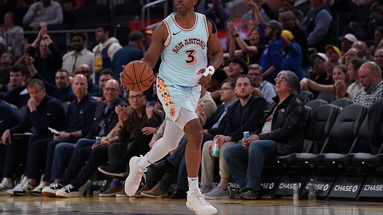 San Antonio Spurs point guard Chris Paul