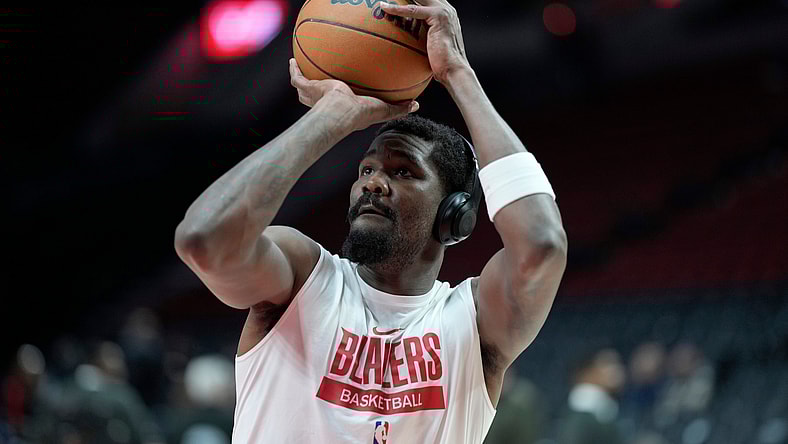 Portland Trail Blazers center Deandre Ayton