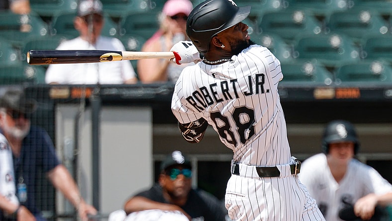 Chicago White Sox center fielder Luis Robert Jr.