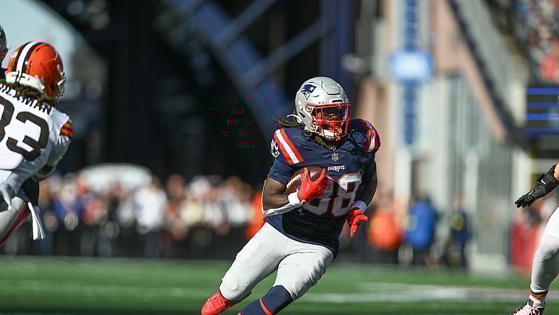 NFL: Cleveland Browns at New England Patriots