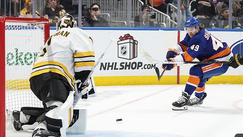 NHL: Boston Bruins at New York Islanders