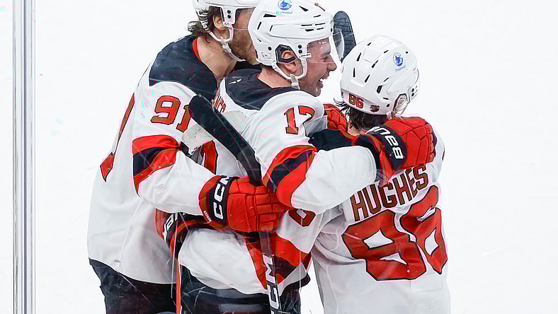 NHL: New Jersey Devils at Chicago Blackhawks