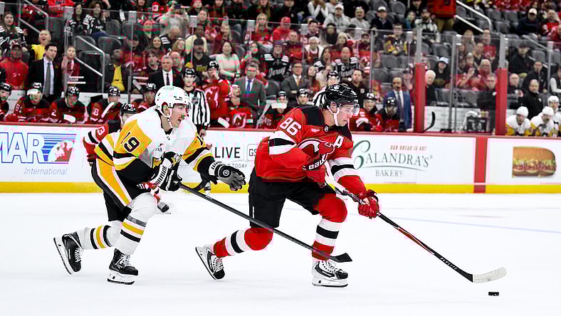NHL: Pittsburgh Penguins at New Jersey Devils