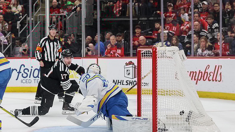 NHL: St. Louis Blues at New Jersey Devils
