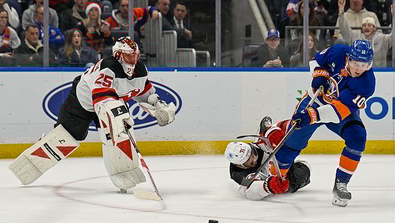 NHL: New Jersey Devils at New York Islanders