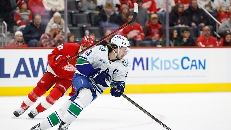 NHL: Vancouver Canucks at Detroit Red Wings